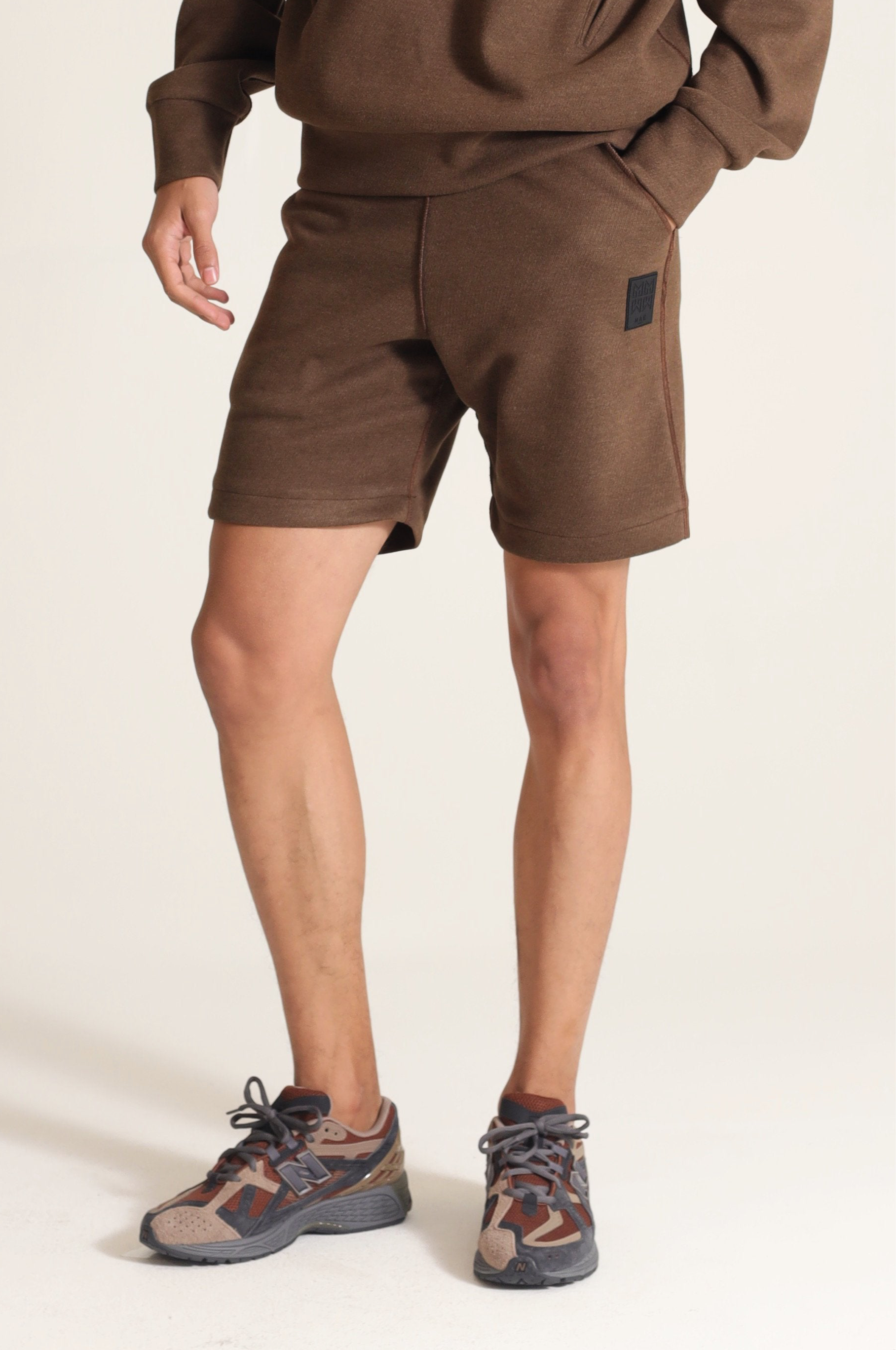 LOGO PATCH SHORT IN BROWN