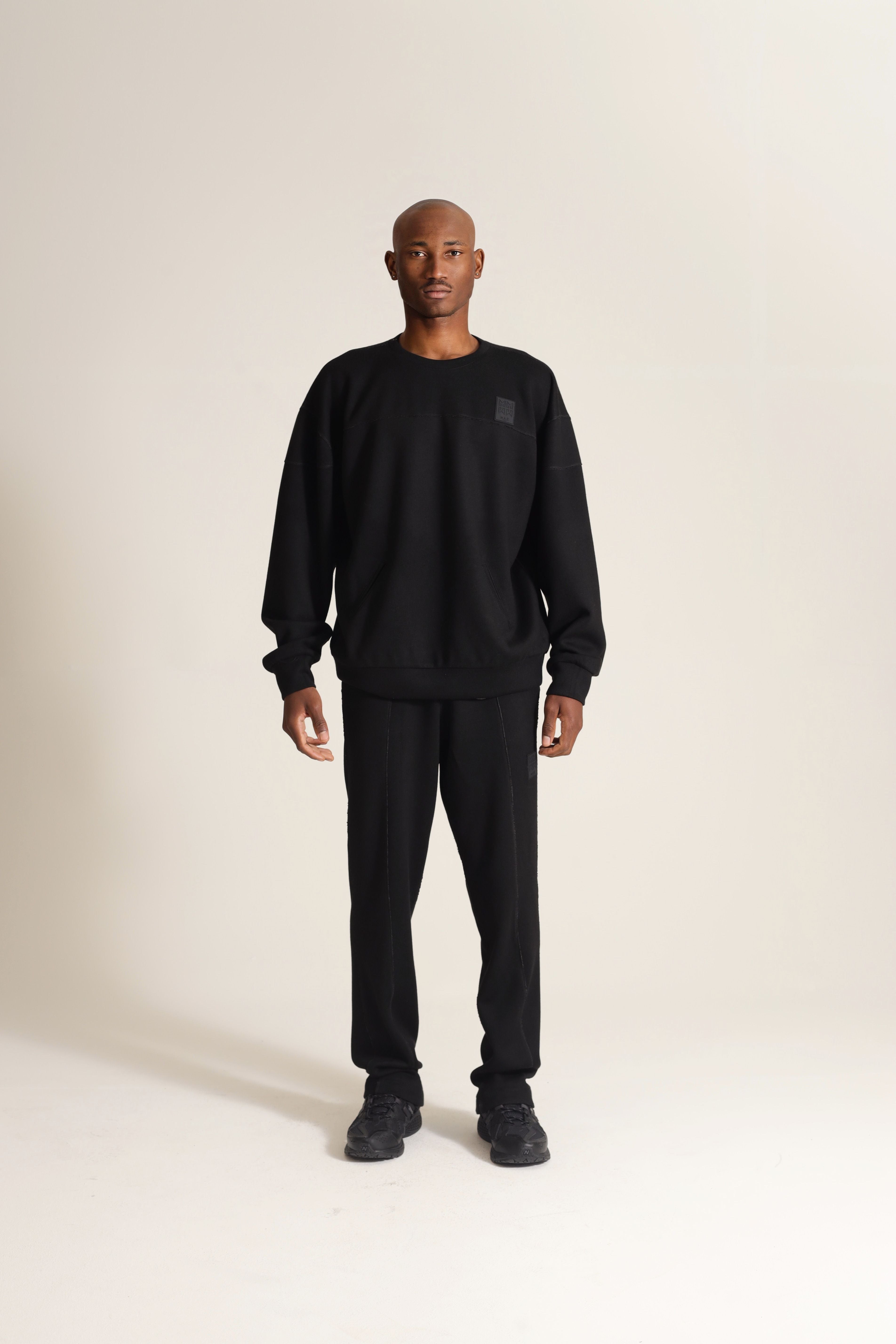 CREWNECK SWEATER LOGO PATCH IN BLACK