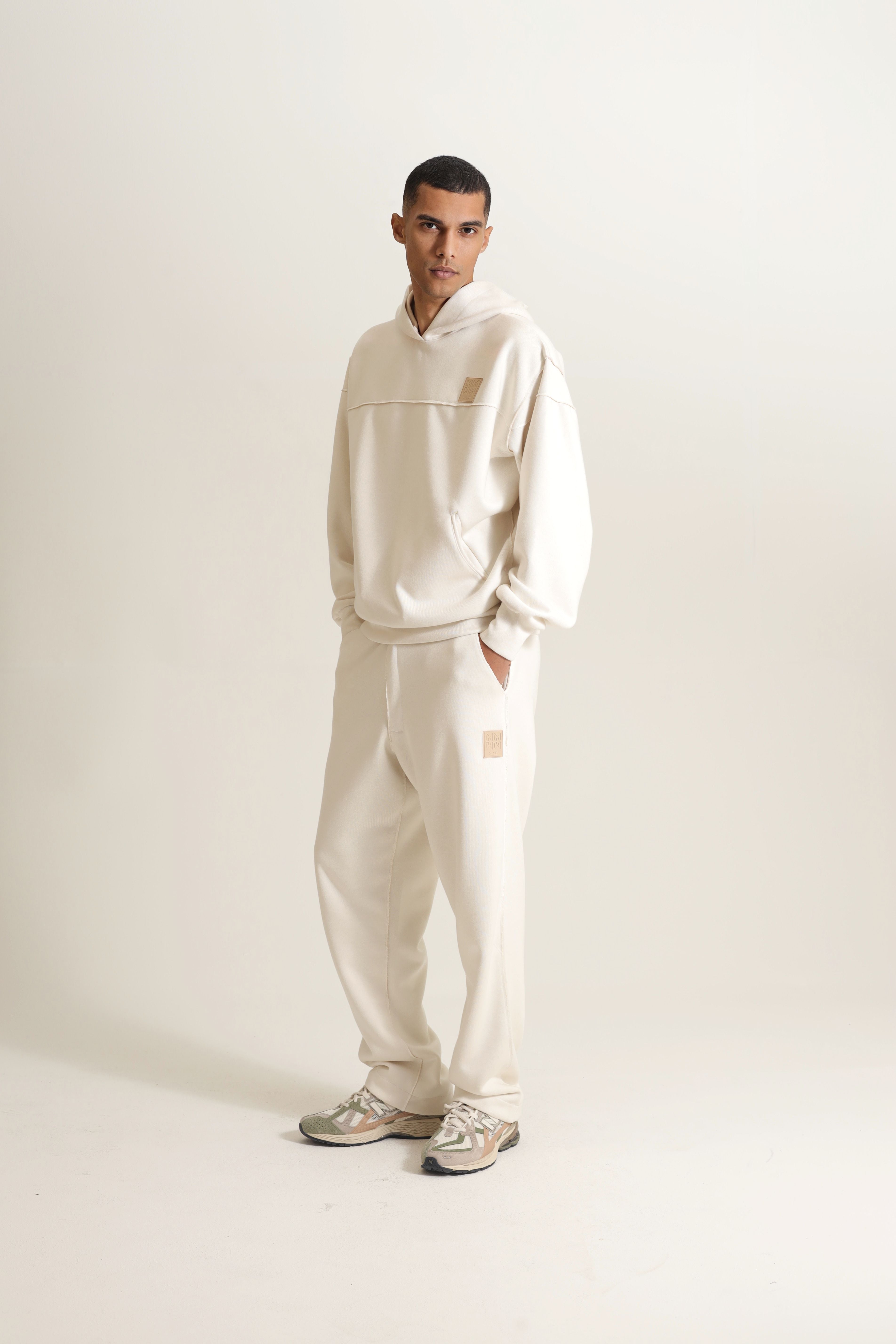 HOODIE SWEATER LOGO PATCH IN BEIGE