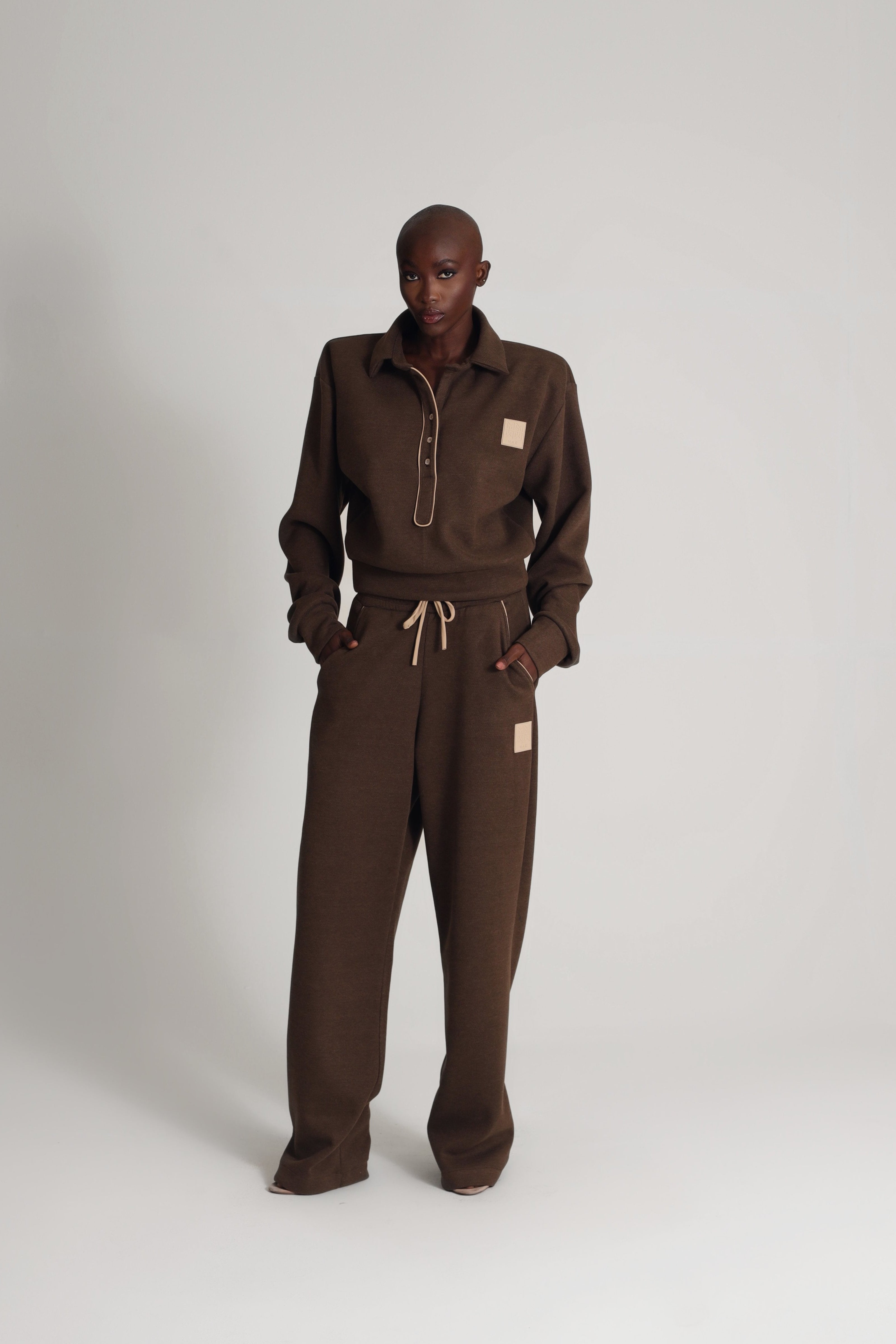 LOGO PATCH JOGGING PANTS IN BROWN