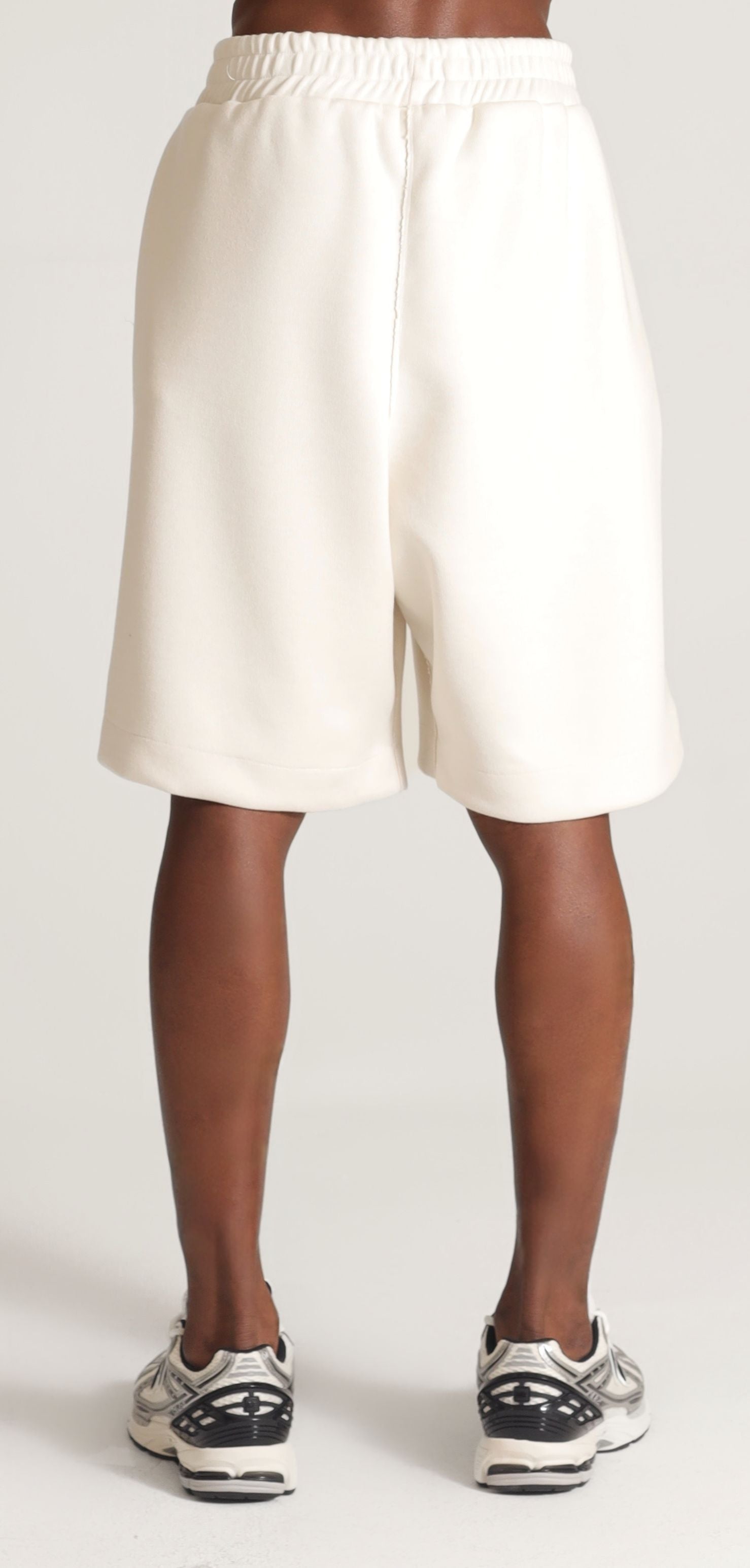 LONG SWEAT SHORT LOGO PATCH IN OFF WHITE