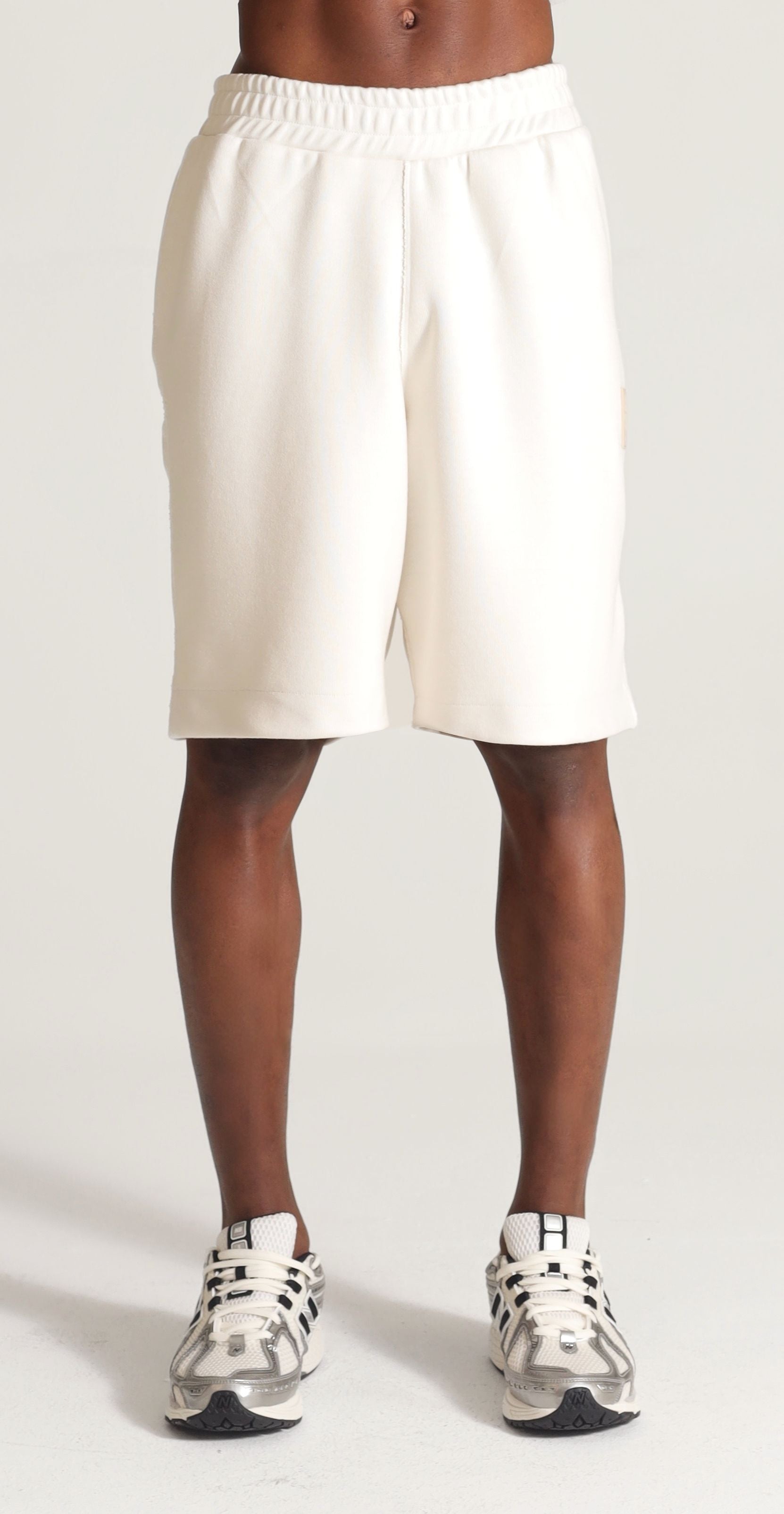 LONG SWEAT SHORT LOGO PATCH IN OFF WHITE