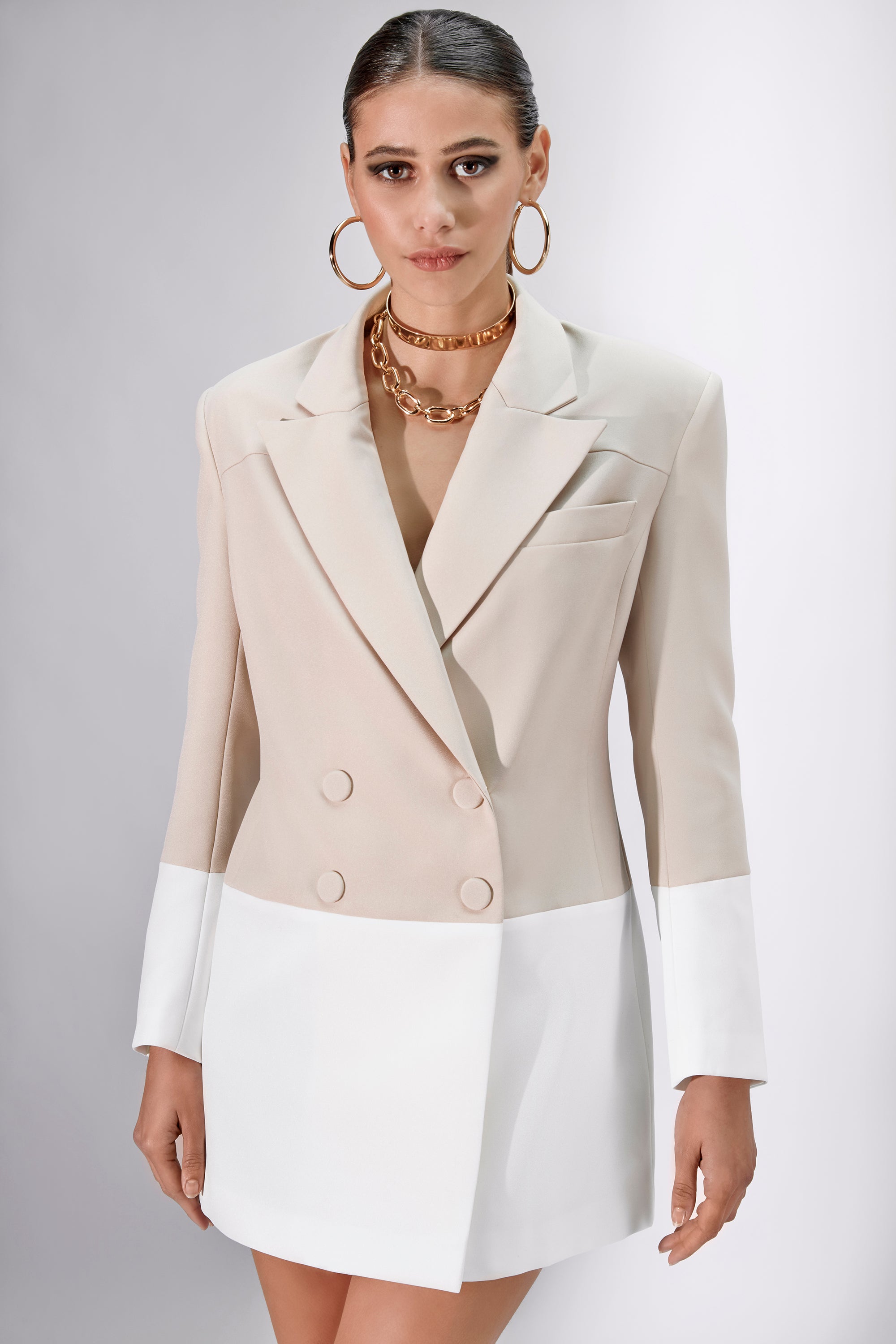 Robe-Blazer Contrast
