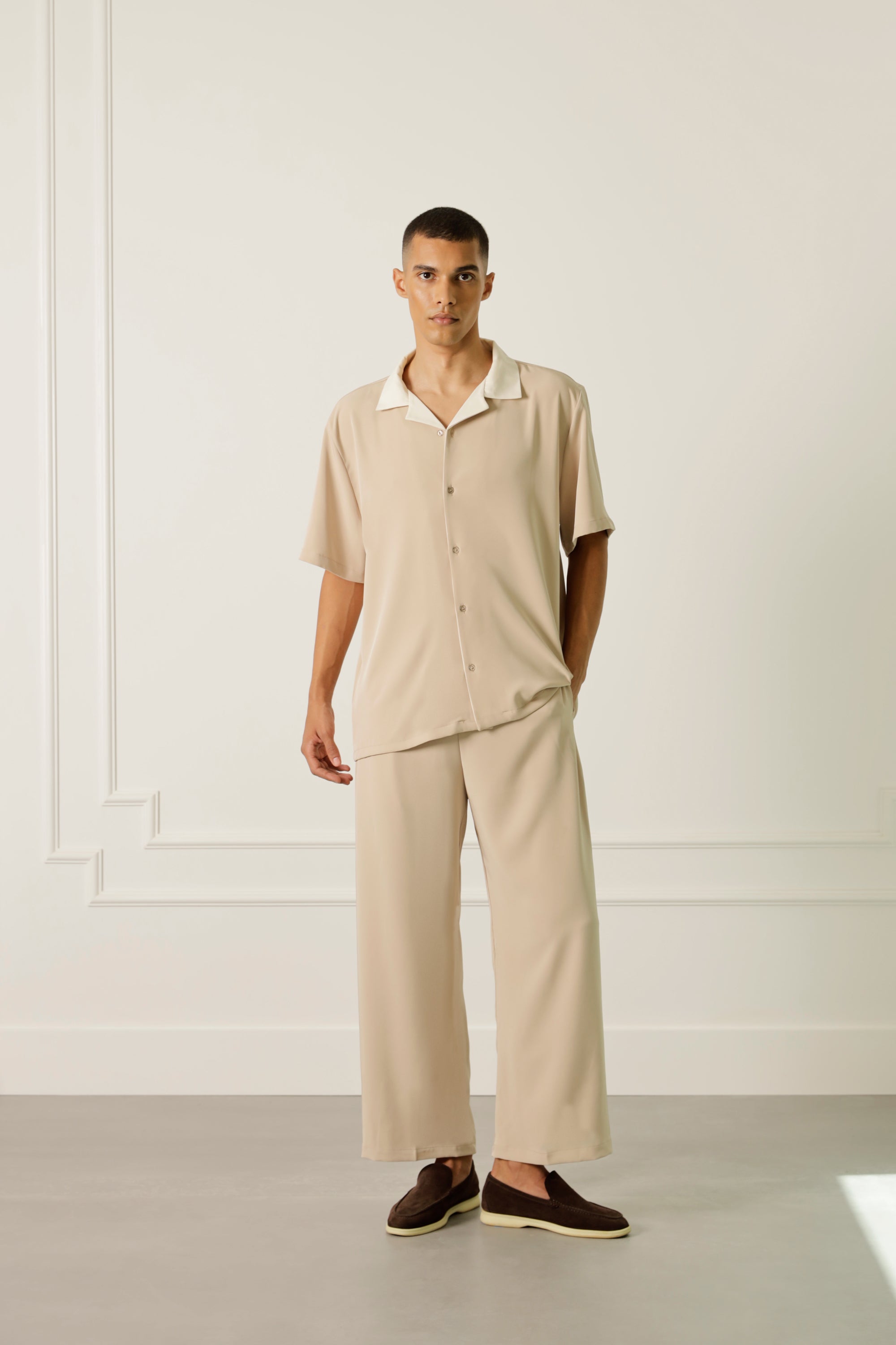 Pantalon beige en satin