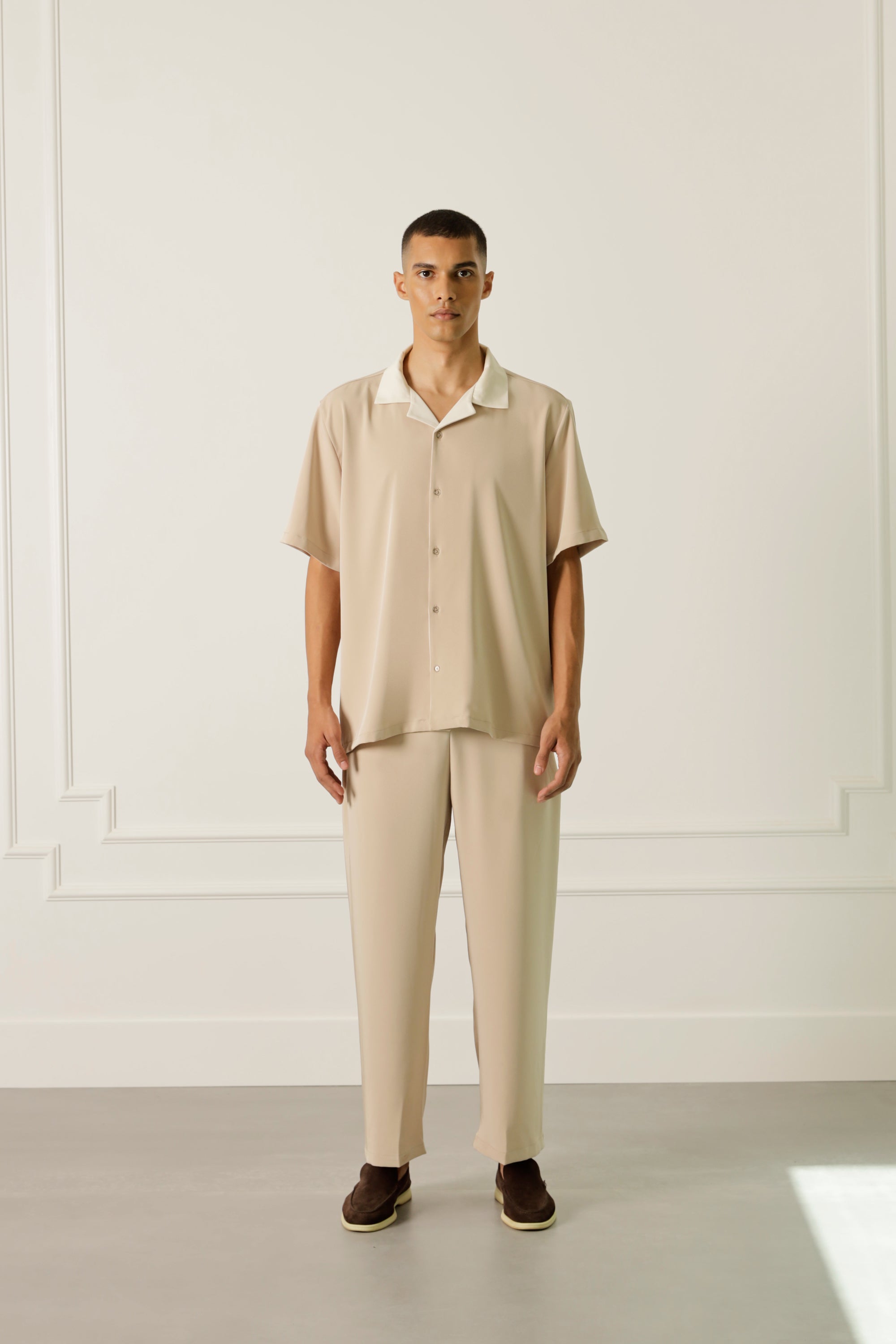 Pantalon beige en satin