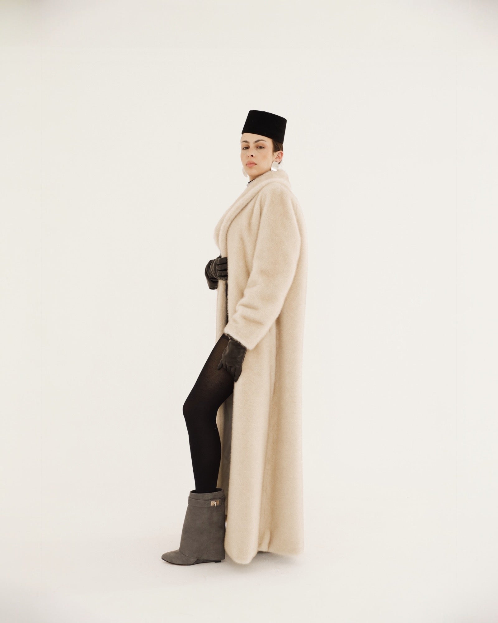 Manteau en fausse fourrure beige