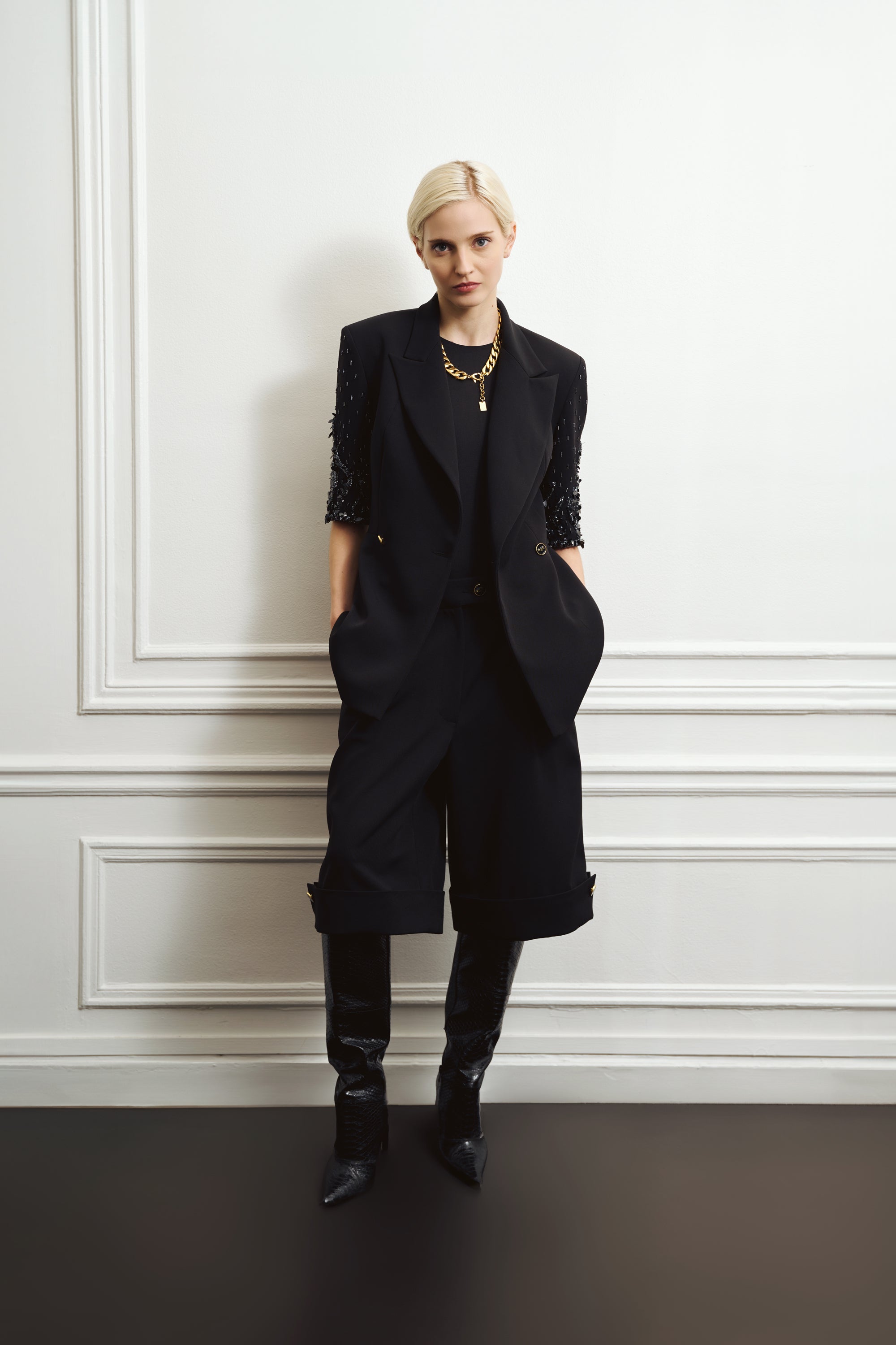 Assurance jacket with embroidered short sleeves