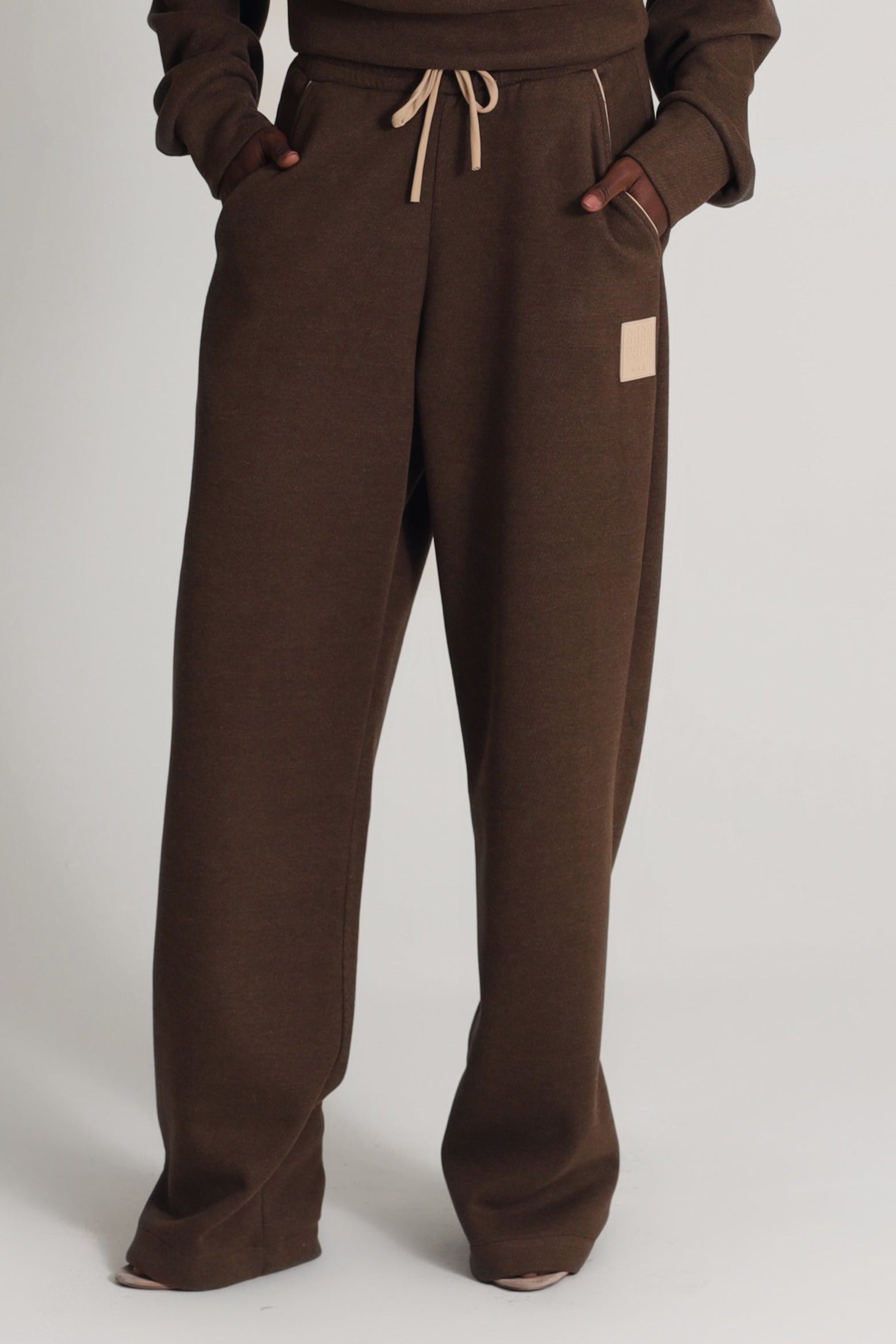 LOGO PATCH JOGGING PANTS IN BROWN