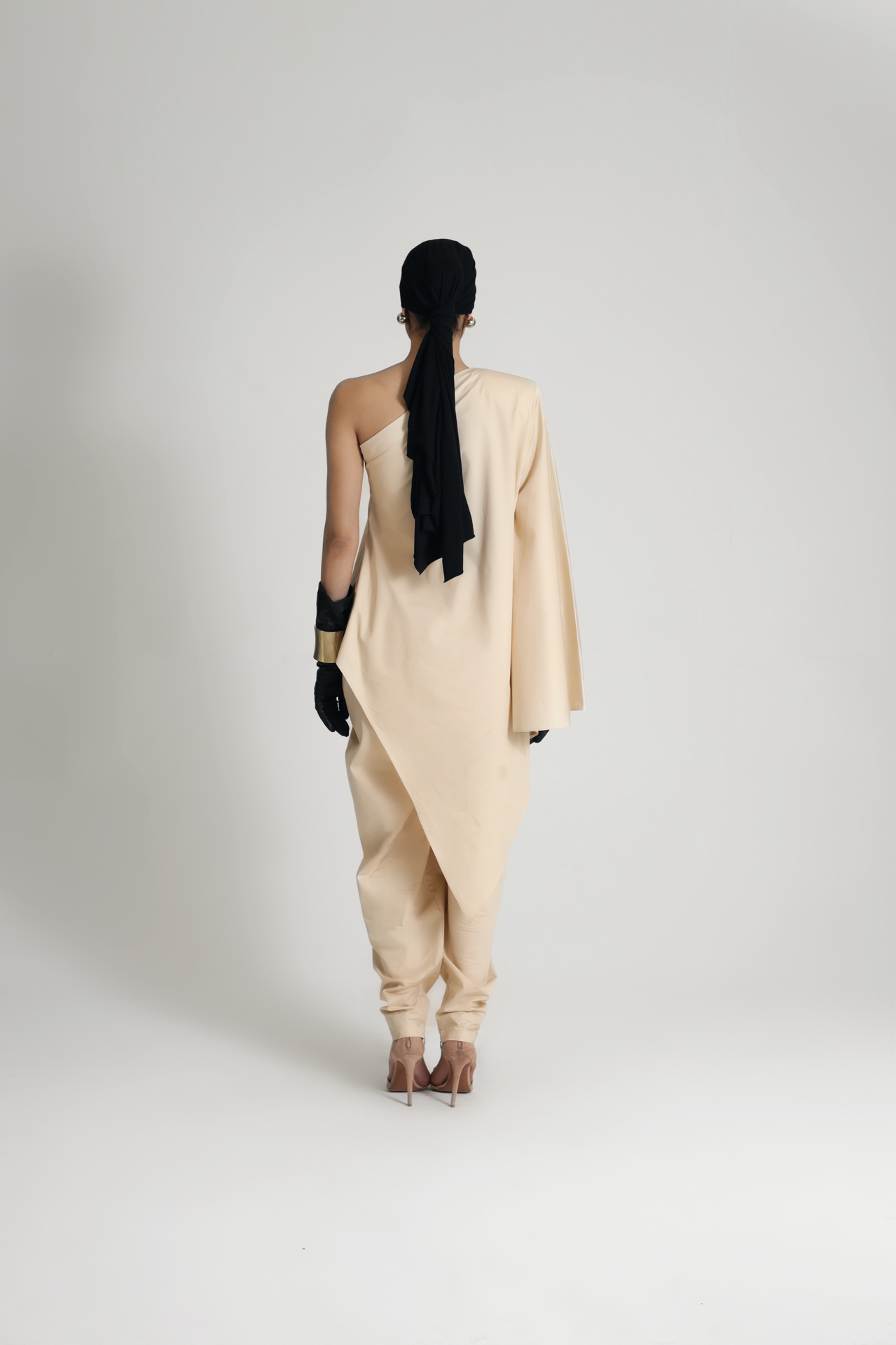 ONE SHOULDER DRESS IN BEIGE