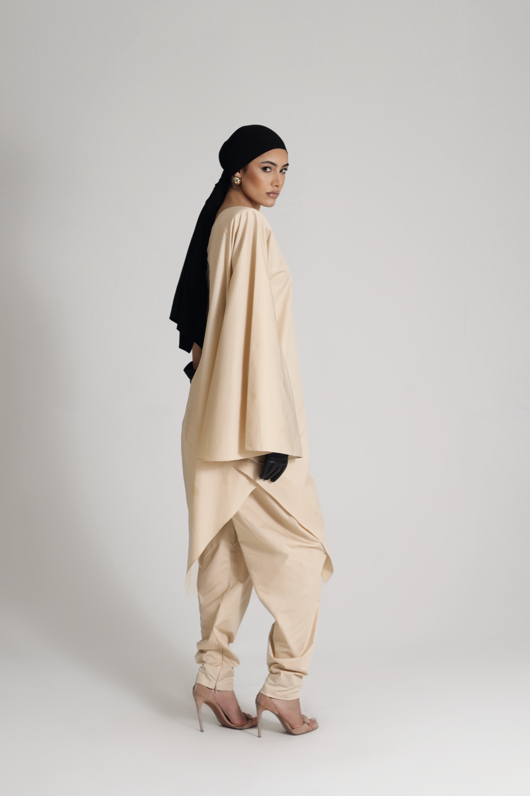 ONE SHOULDER DRESS IN BEIGE