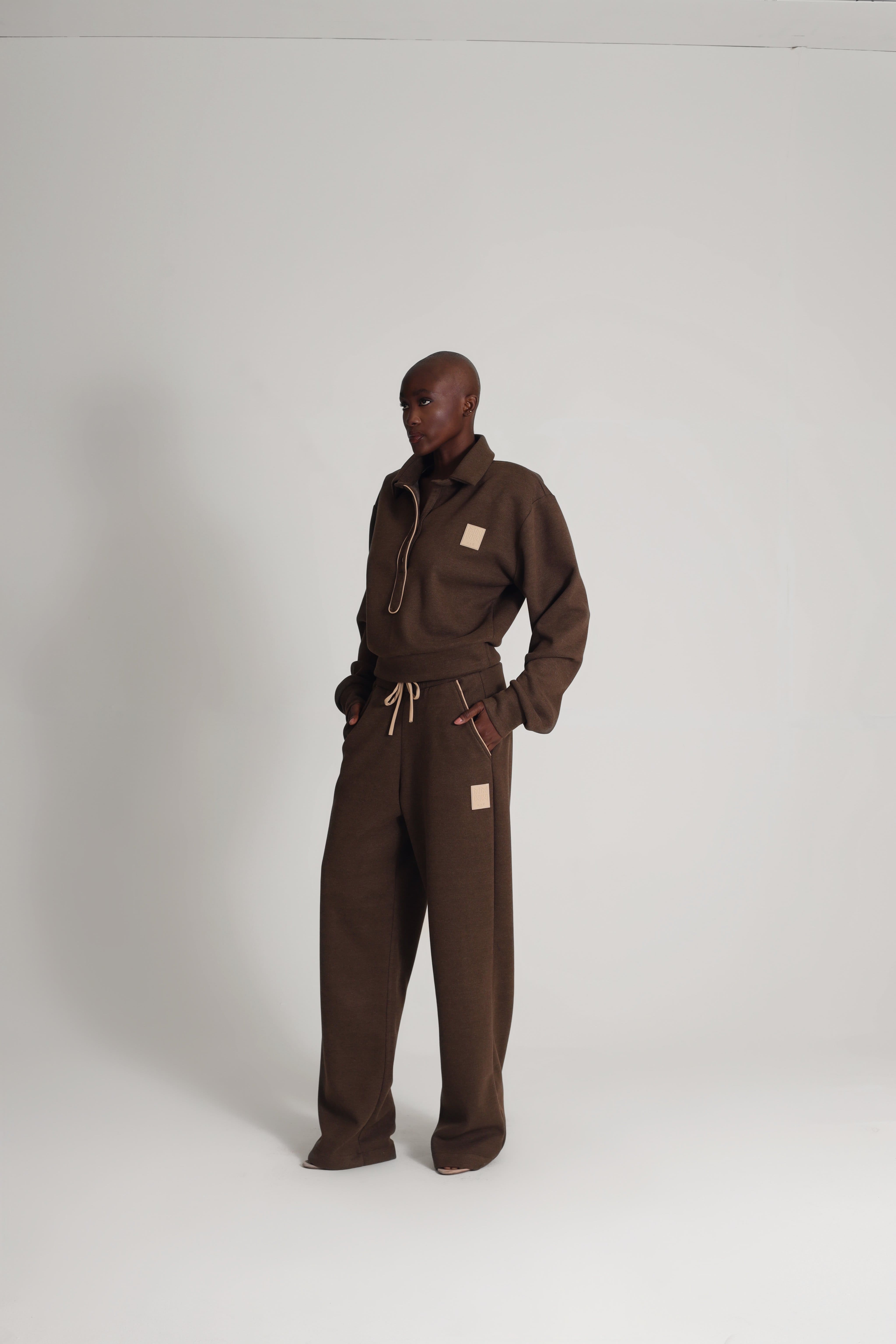 LOGO PATCH JOGGING PANTS IN BROWN