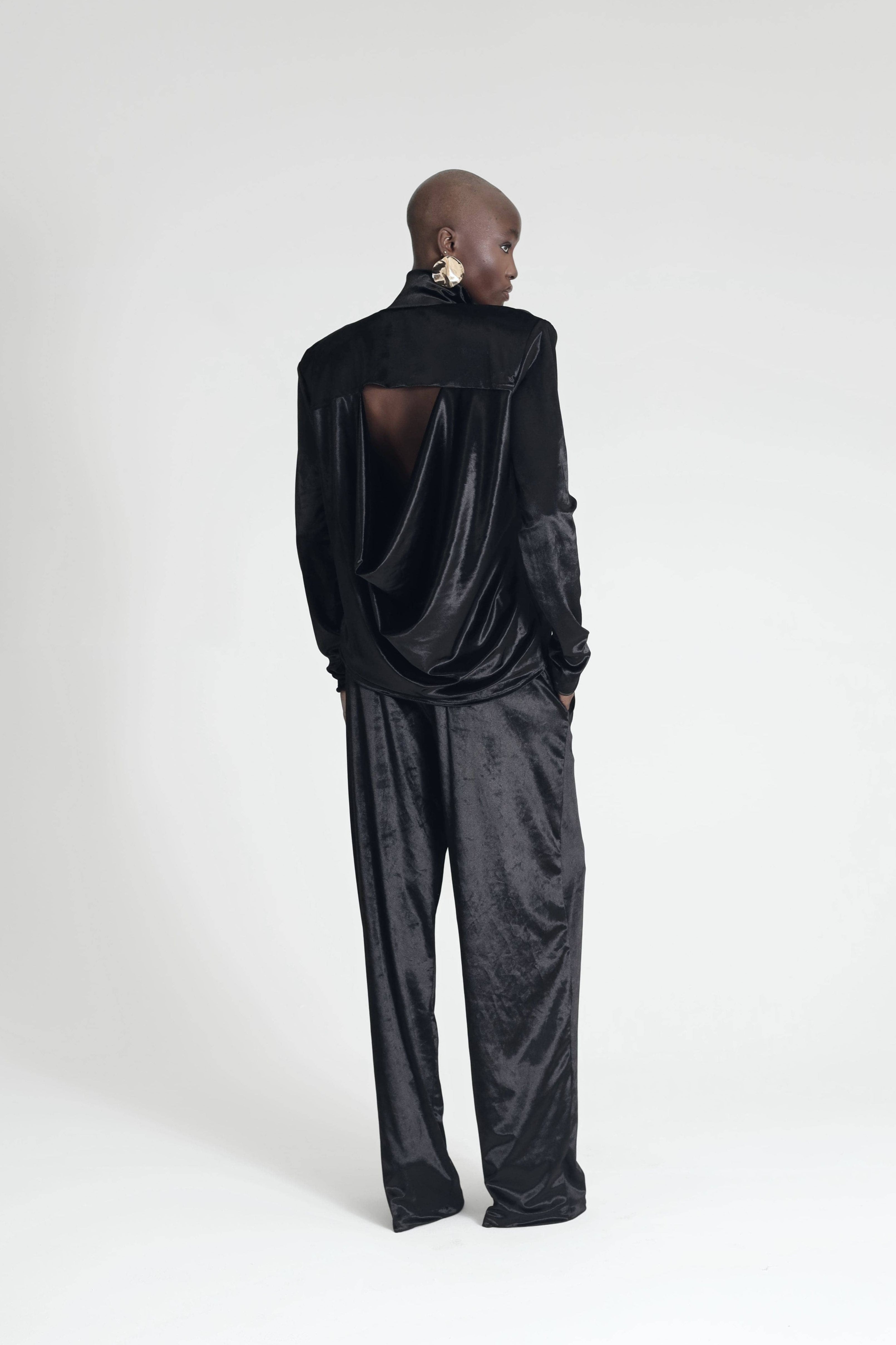 OPEN BACK VELVET BLOUSE IN BLACK