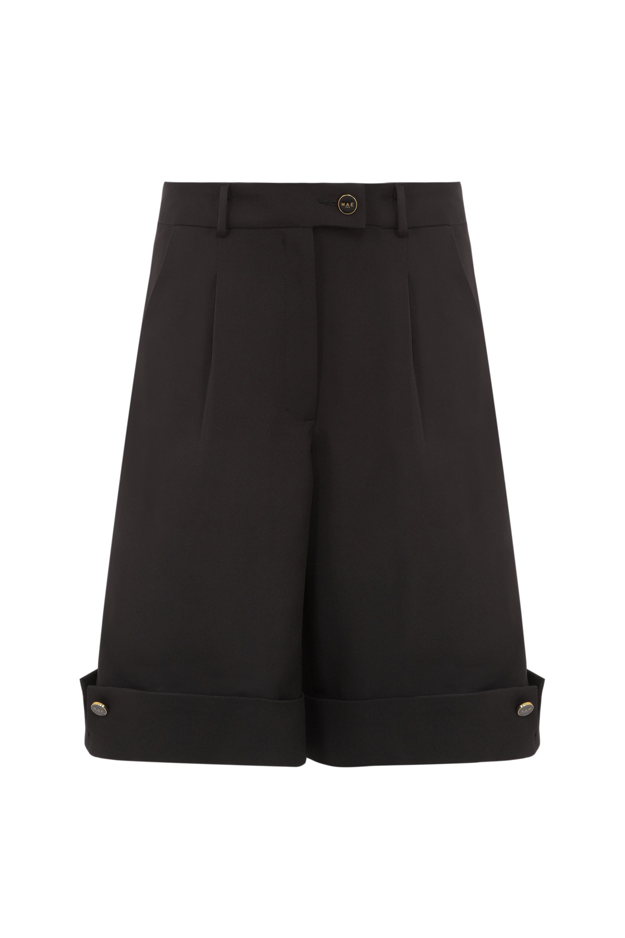 Black pleated bermuda shorts