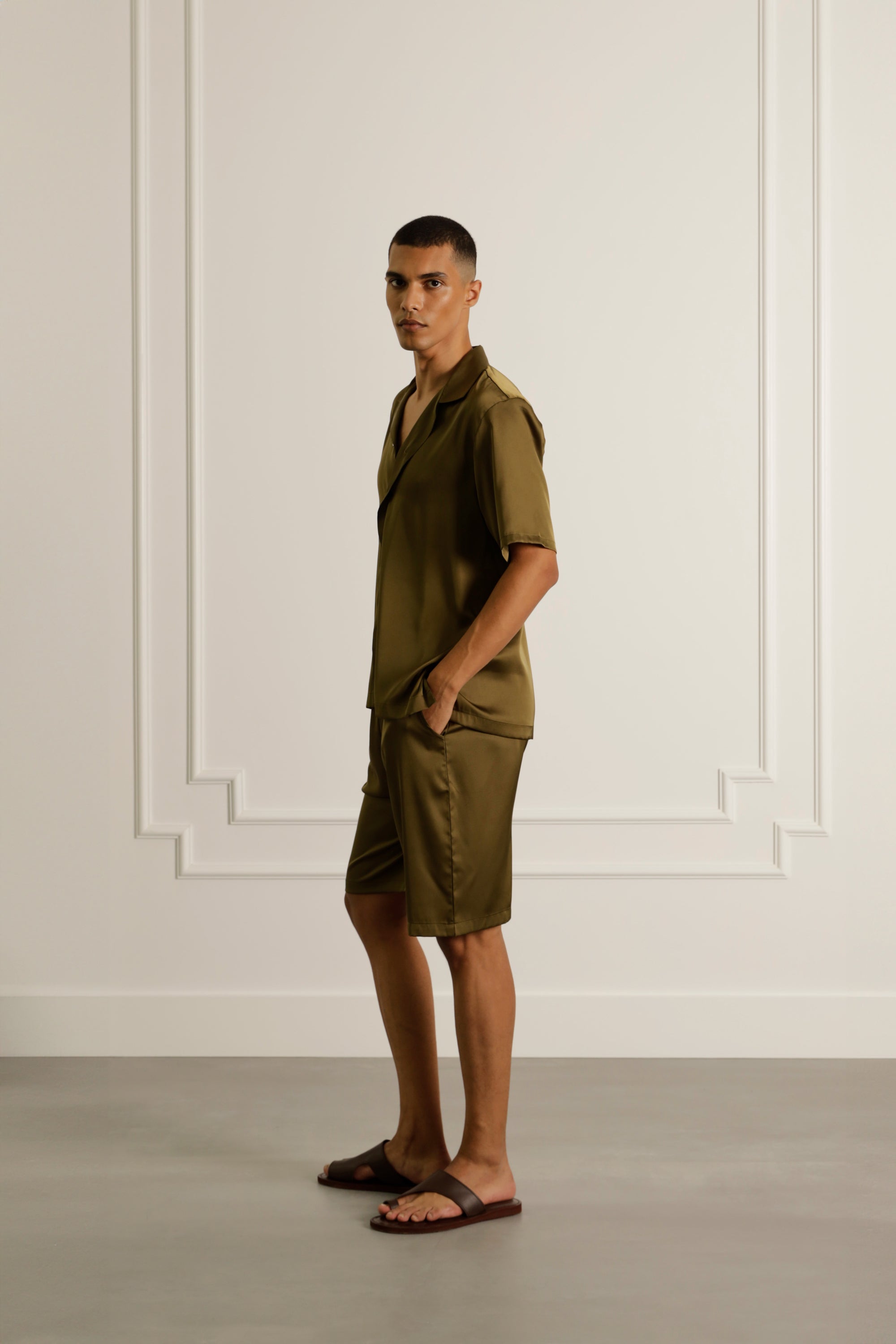 Kaki shorts in satin