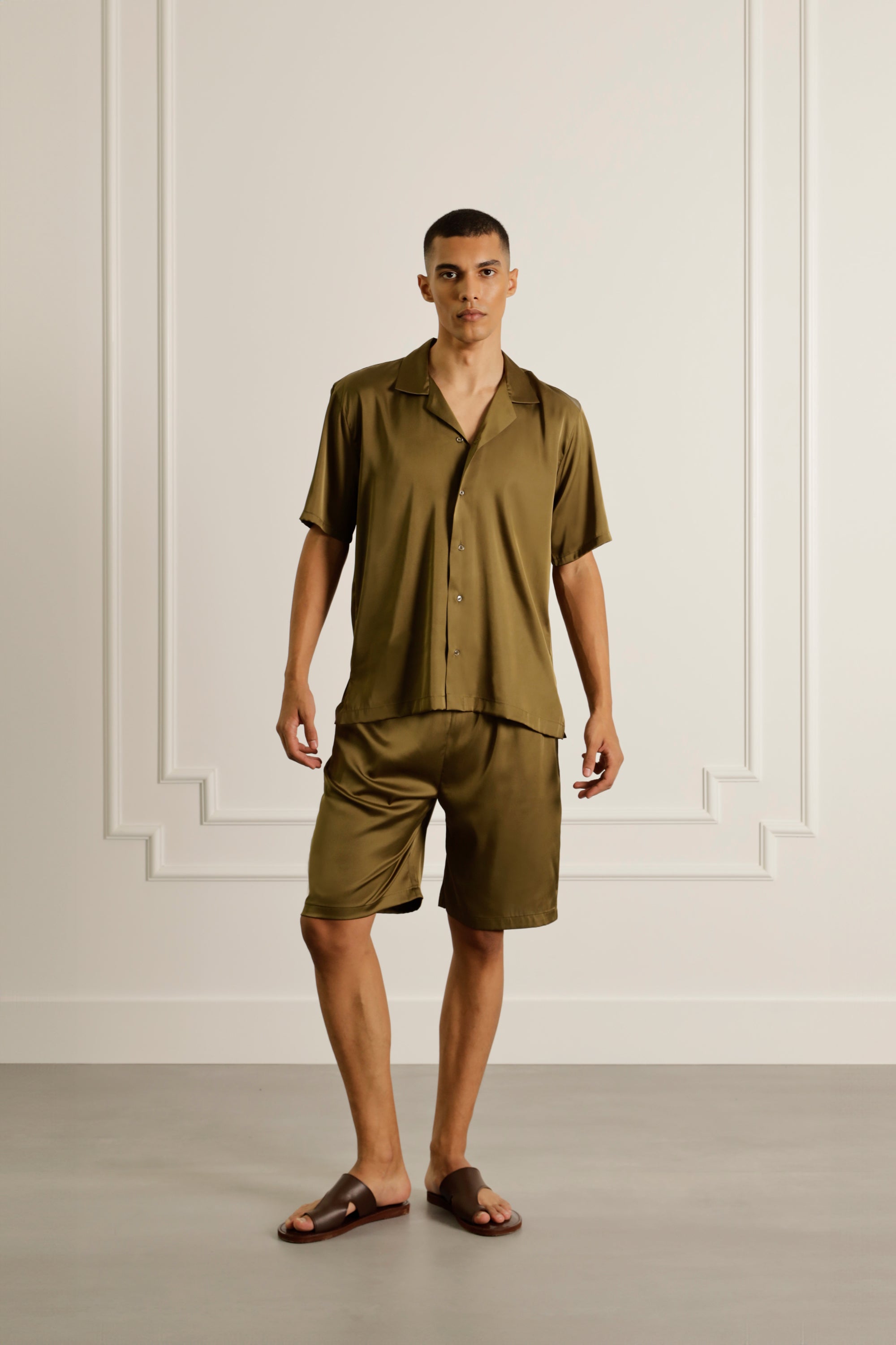 Kaki shorts in satin